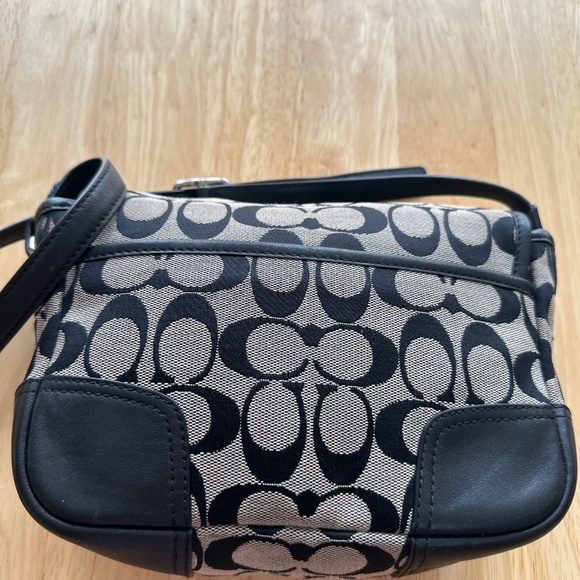 Coach Signature CrossBody Bag - Picture 4 of 6